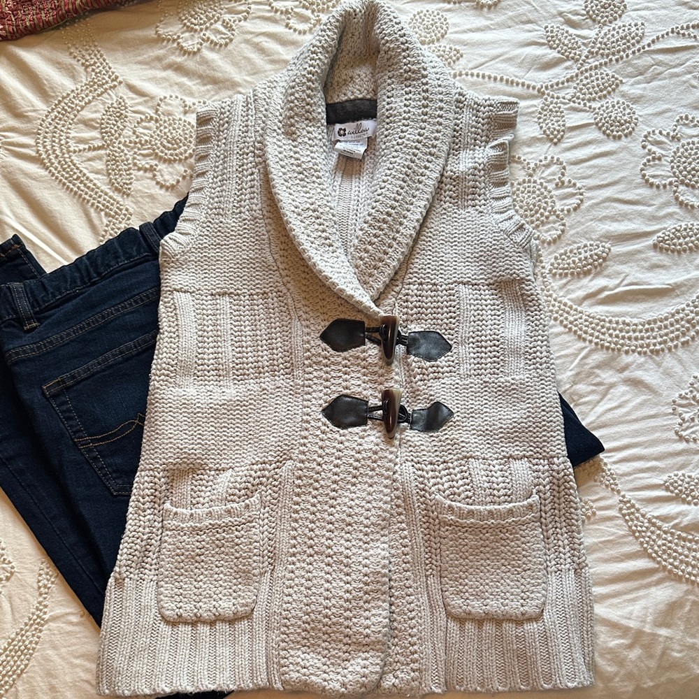 🌷🌷🌷3/$15 Spring Sale. Cozy Gray Knit Sweater Vest for Kids